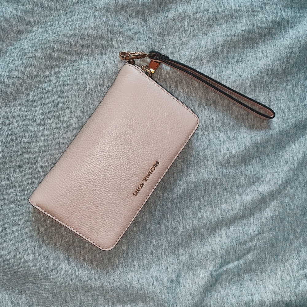 NWT Michael Kors Flat Leather Smartphone Wristlet